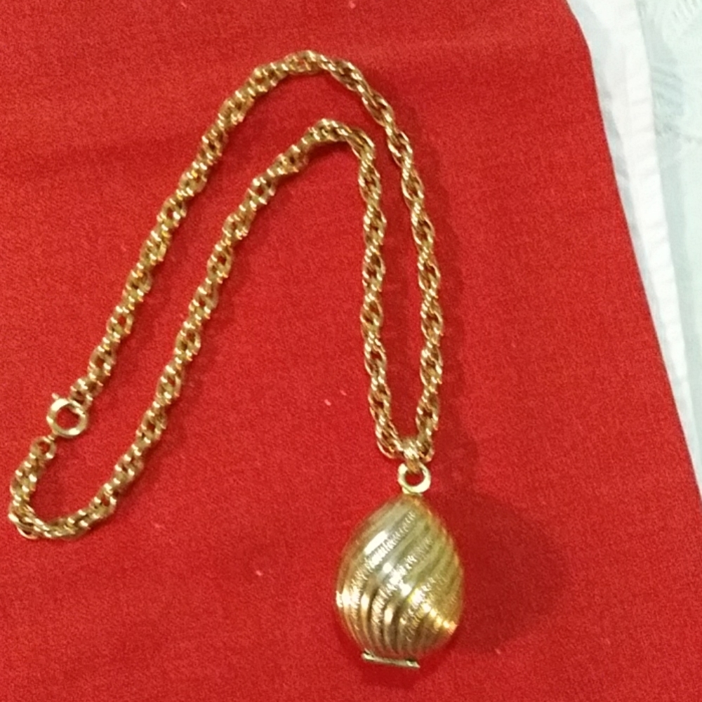 Avon neclace